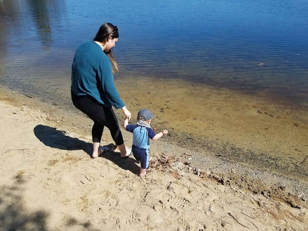 Tyngsborough Town Beach | 13-17 Mascuppic Trail, Tyngsborough, MA 01879, USA