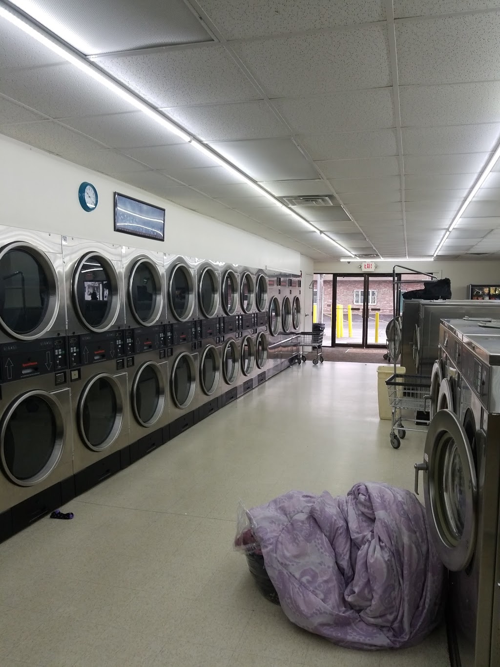 Super Laundromat | 797 N Montello St, Brockton, MA 02301 | Phone: (508) 587-9555