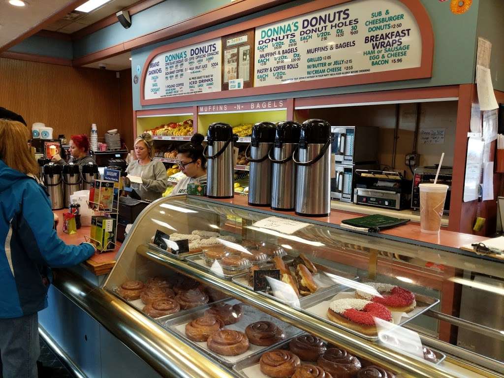 Donnas Donuts | 2106 Main St, Tewksbury, MA 01876, USA | Phone: (978) 988-0010