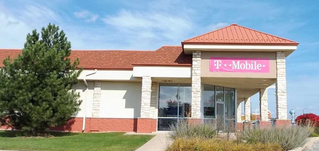 T-Mobile | 7017 S 27th St, Franklin, WI 53132, USA | Phone: (414) 301-5167