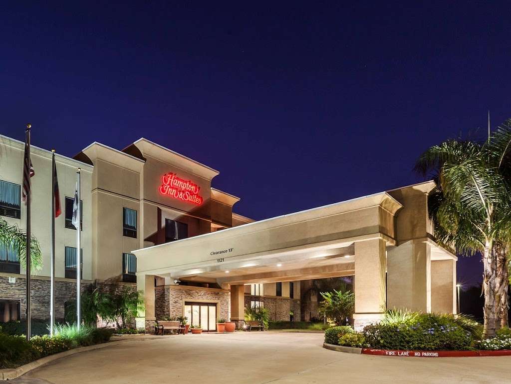 Hampton Inn & Suites Lake Jackson-Clute | 1121 TX-332, Clute, TX 77531 | Phone: (979) 265-3200