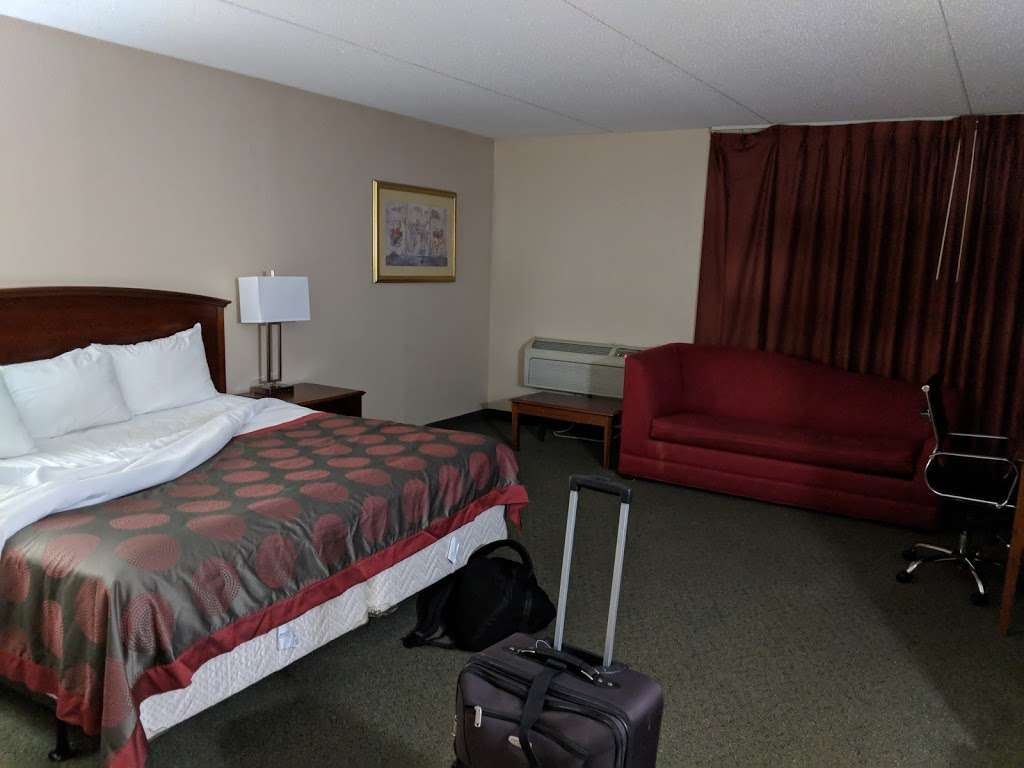 Ramada by Wyndham Indianapolis Airport | 5601 Fortune Cir W, Indianapolis, IN 46241, USA | Phone: (317) 643-5699
