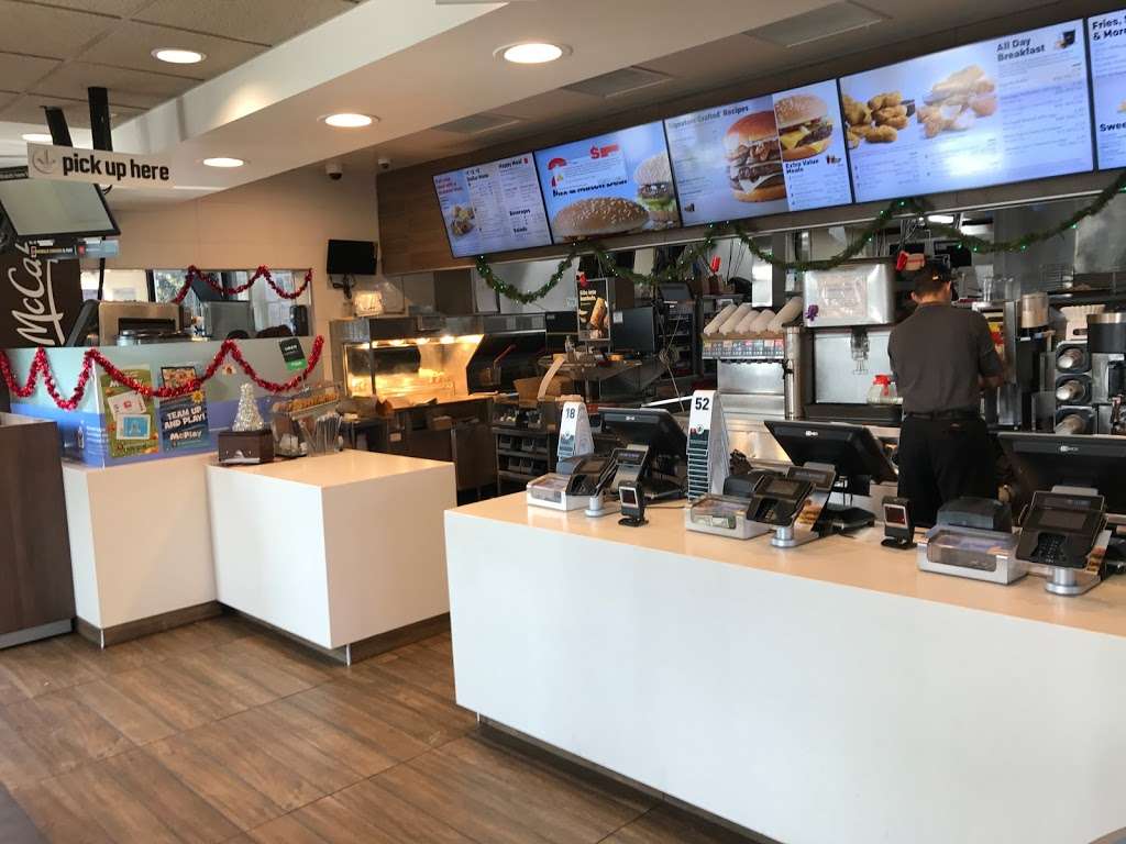 McDonalds | 725 E St, Chula Vista, CA 91910 | Phone: (619) 422-3668