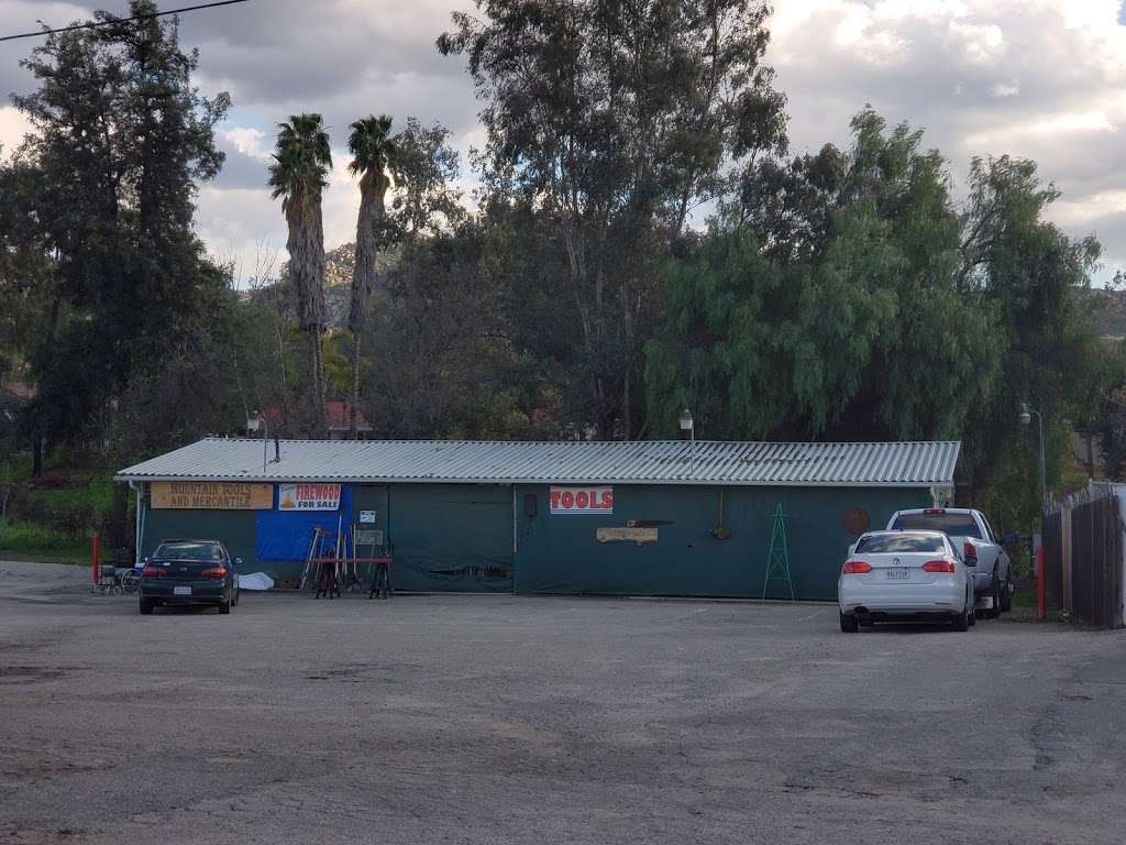 Lake Mathews Market | 17679 Cajalco Rd, Perris, CA 92570 | Phone: (951) 780-2899