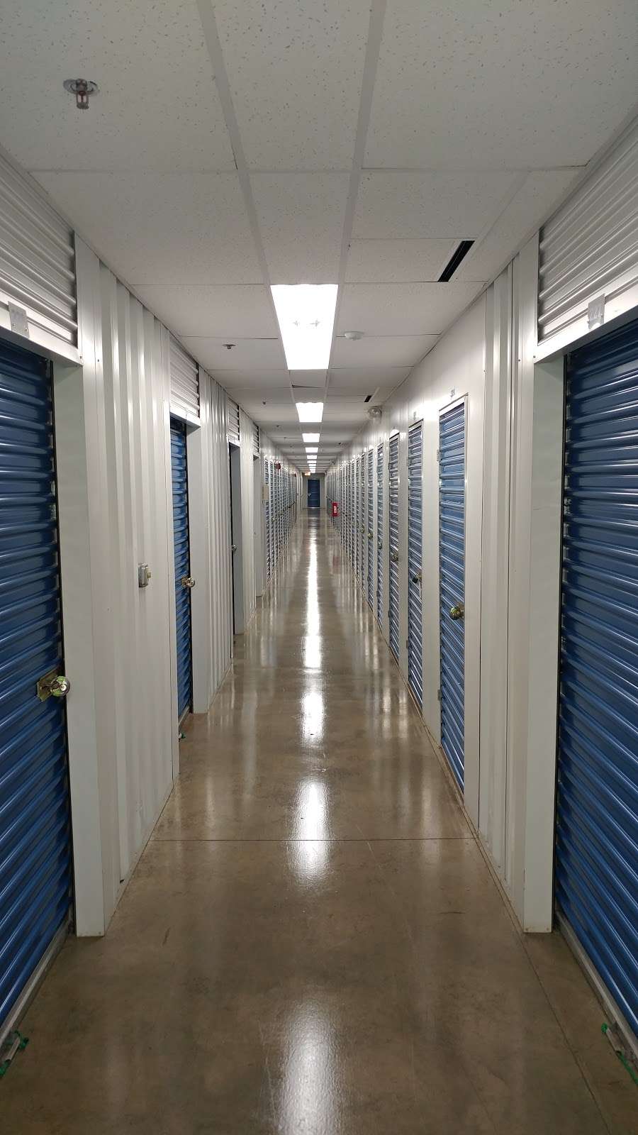 Extra Space Storage | 155 Butterfield Rd, Vernon Hills, IL 60061 | Phone: (847) 573-0202