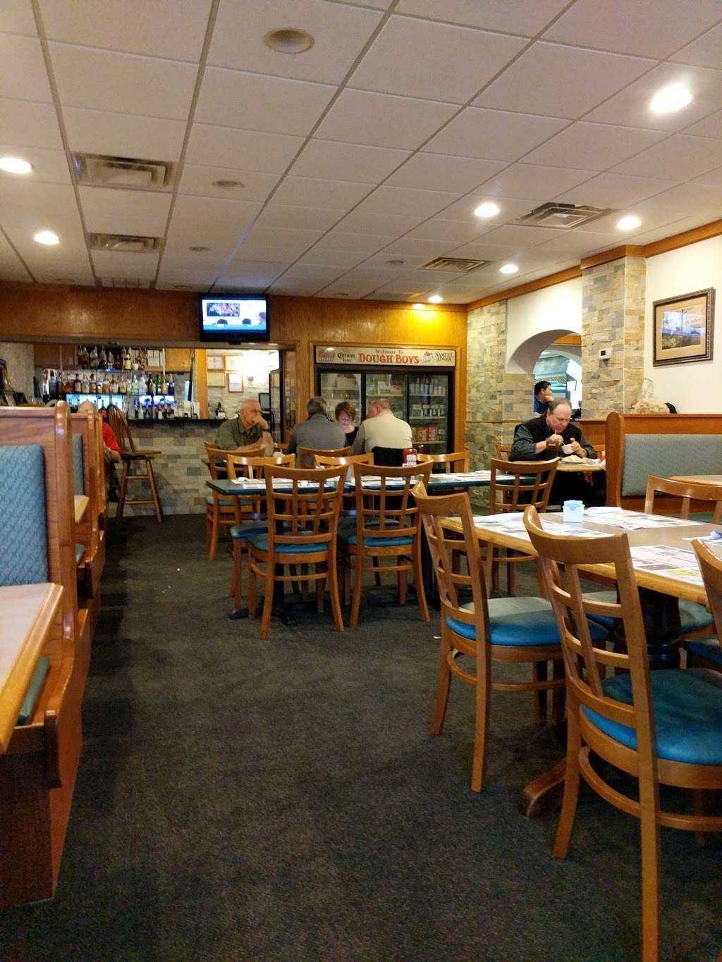 Original Doughboys Pizza Restaurant | 230 W Moorestown Rd, Wind Gap, PA 18091, USA | Phone: (610) 759-3776
