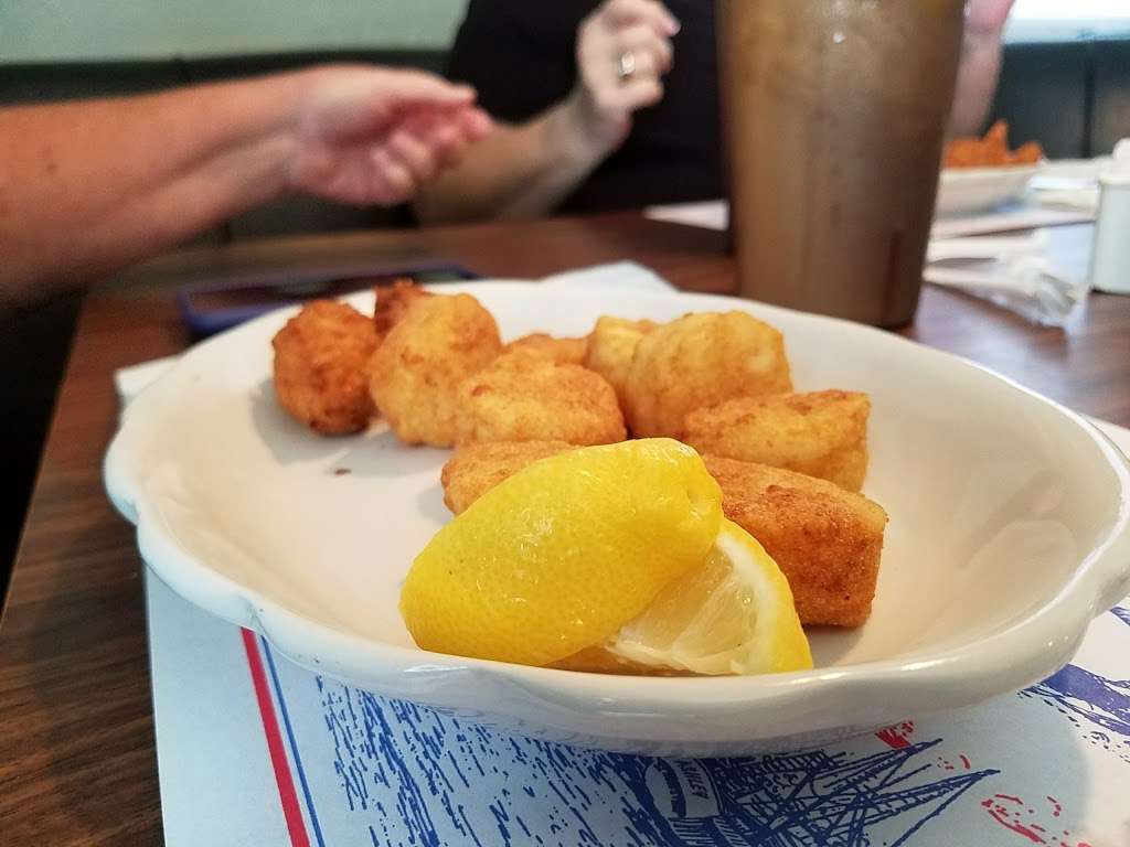 Cedar River Seafood | 4010, 8609 US-441, Leesburg, FL 34788, USA | Phone: (352) 728-3377