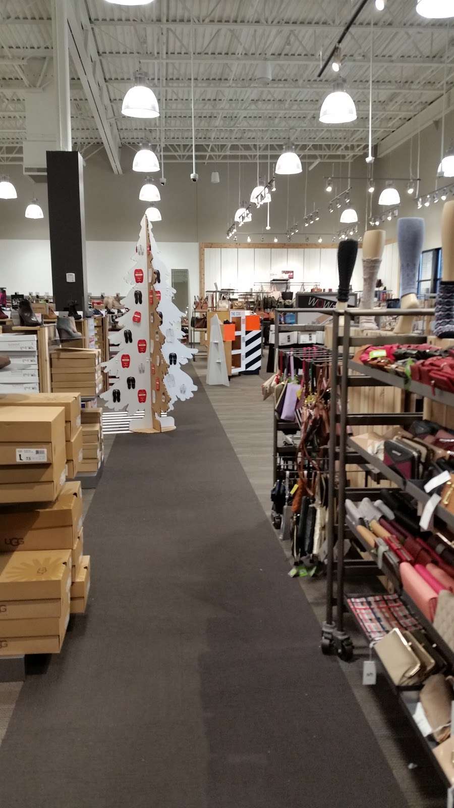 DSW Designer Shoe Warehouse | 833 N Krocks Rd Suite 107, Allentown, PA 18106 | Phone: (610) 595-7002