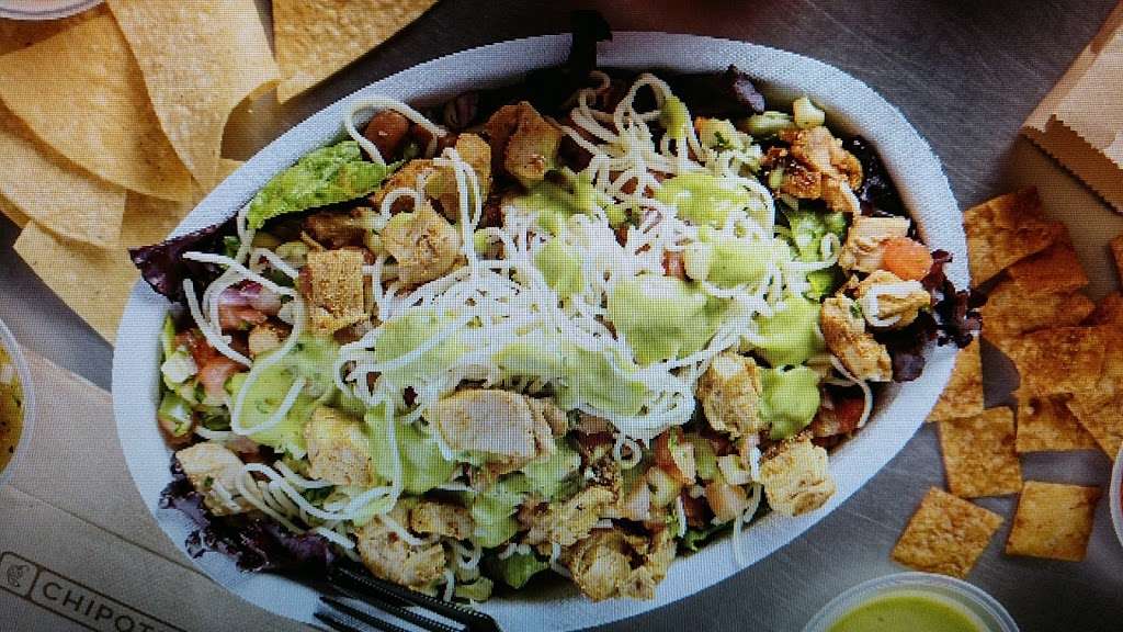 Chipotle | 620 Hempstead Turnpike, Elmont, NY 11003 | Phone: (516) 328-0240