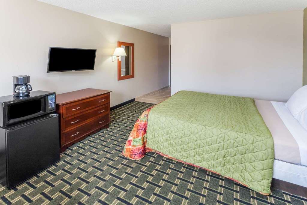 Super 8 by Wyndham Michigan City | 5724 S, Franklin St, Michigan City, IN 46360 | Phone: (219) 809-6692