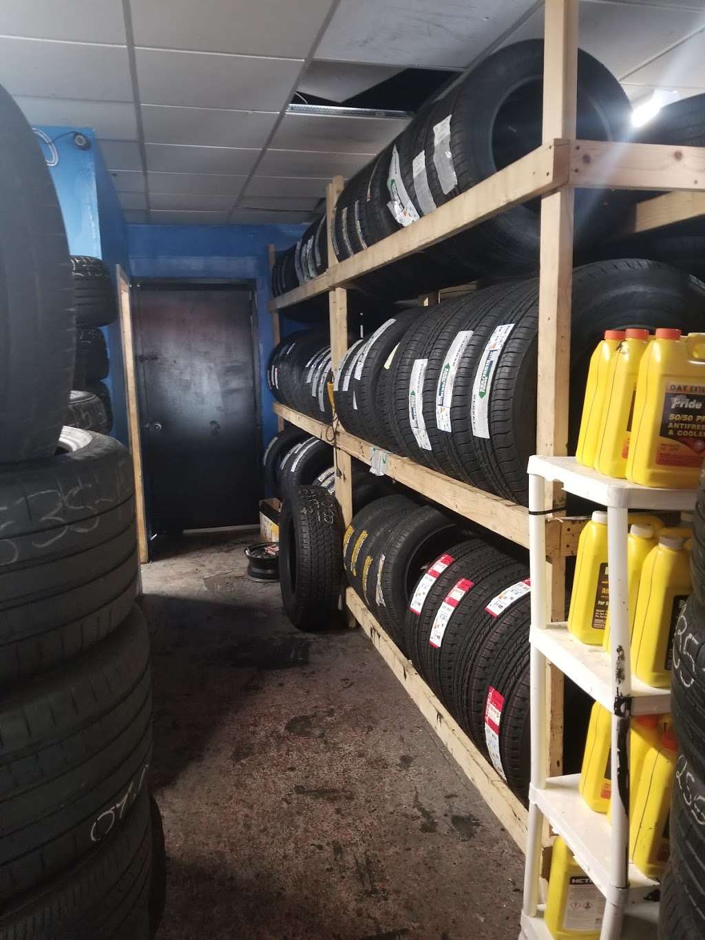 El Monstruo Tire Shop Corp. | 82-10 Rockaway Blvd, Ozone Park, NY 11416, USA | Phone: (917) 300-2492