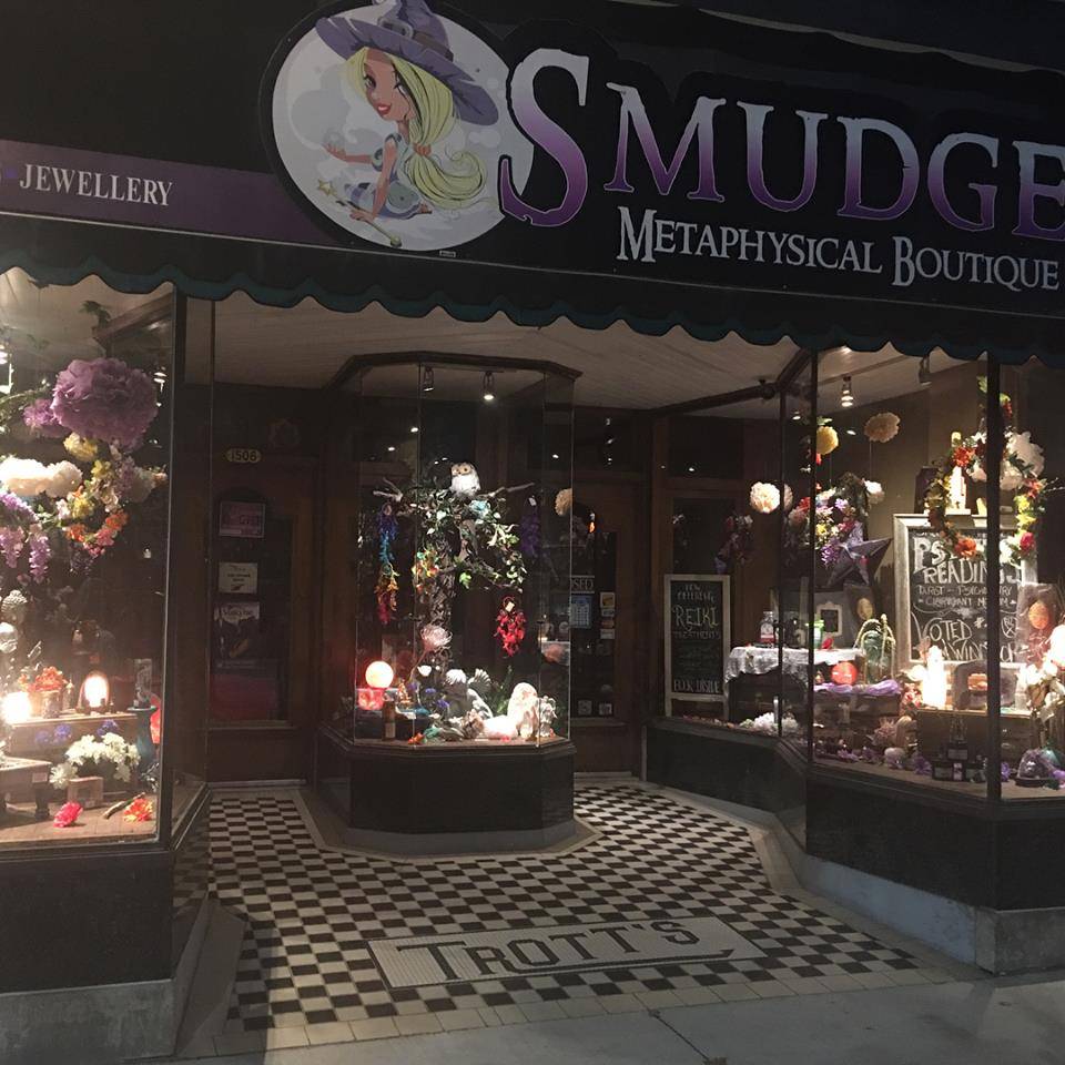 Smudge Metaphysical Boutique | 1506 Wyandotte St E, Windsor, ON N8A 3L2, Canada | Phone: (519) 915-2111