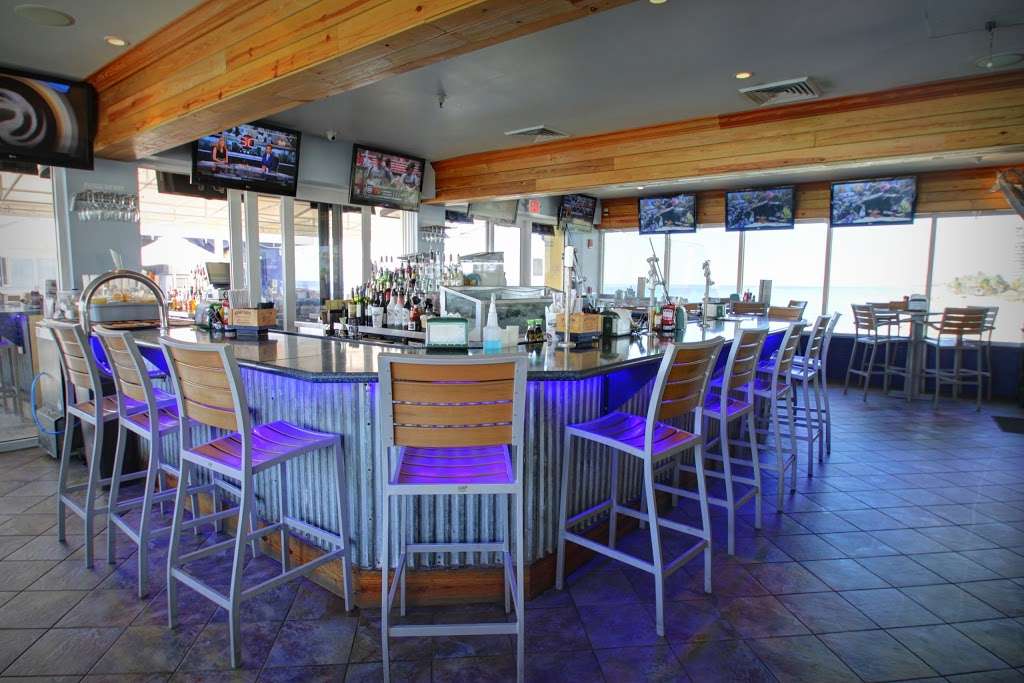 Quarterdeck Restaurants | 300 N Beach Rd, Dania Beach, FL 33004, USA | Phone: (954) 929-1400