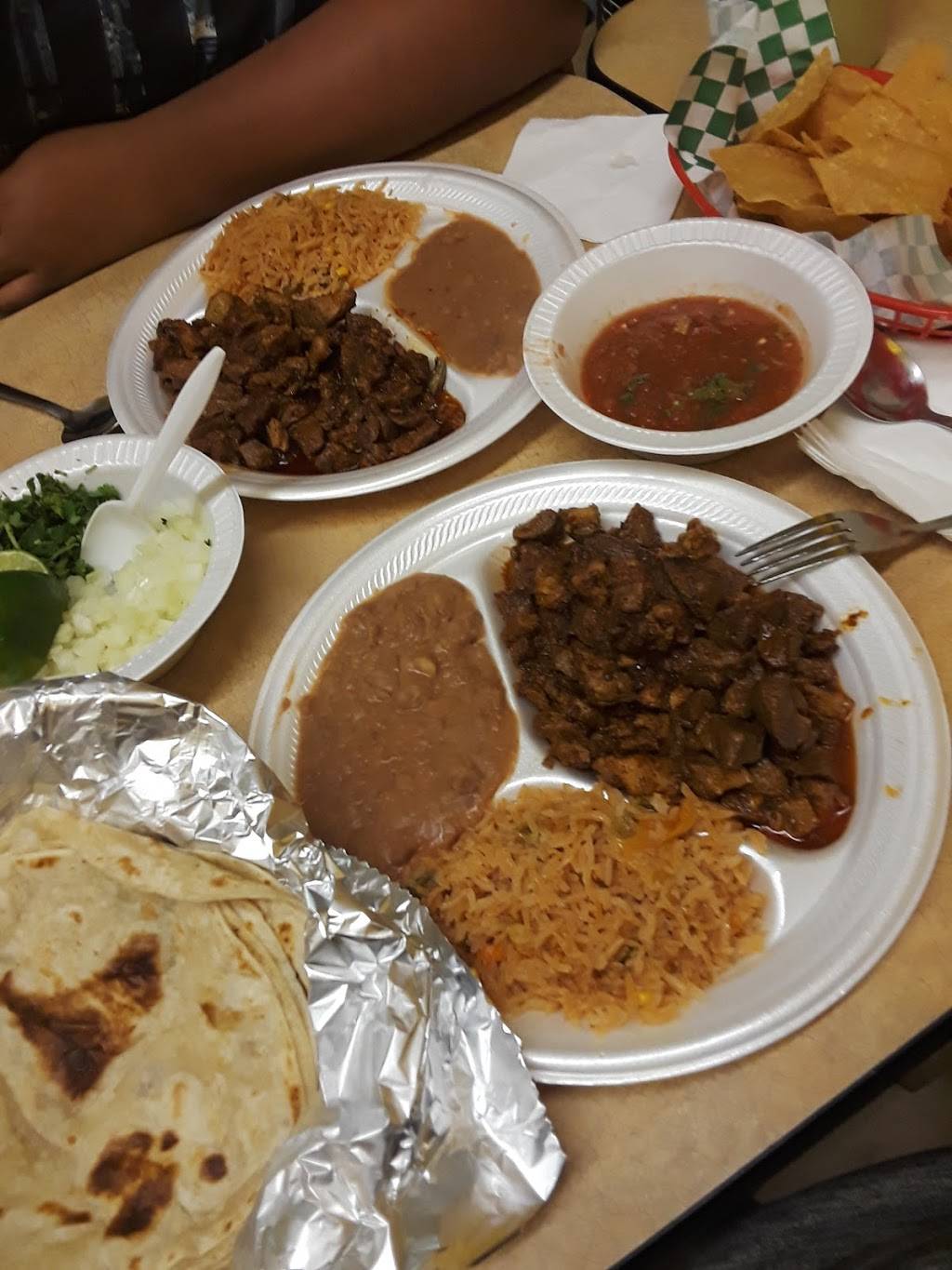 Tacos Sarandeados Juanito | 4200 W Jefferson Blvd, Dallas, TX 75211, USA | Phone: (214) 333-8980