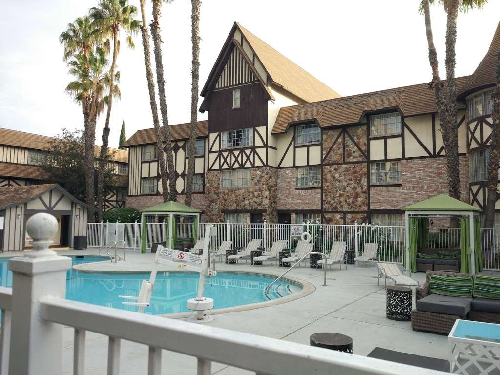 Anaheim Majestic Garden Hotel | 900 South Disneyland Dr, Anaheim, CA 92802, USA | Phone: (714) 778-1700