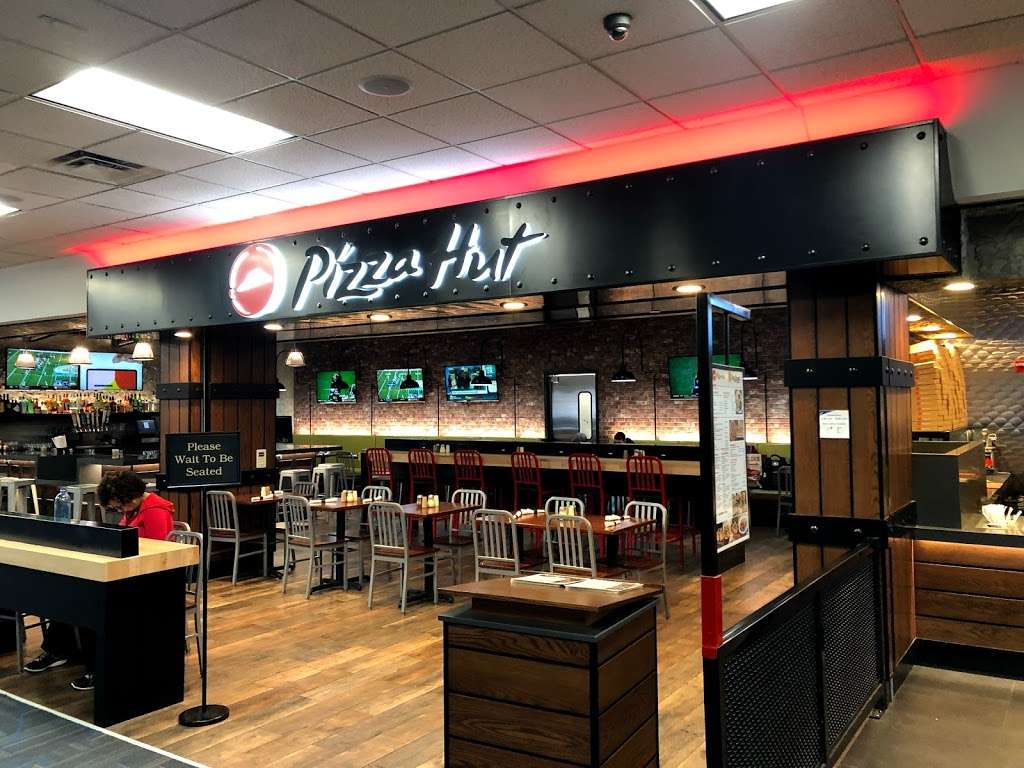 Pizza Hut | Dulles International Airport, 44825 Delta Rd, Chantilly, VA 20151, USA