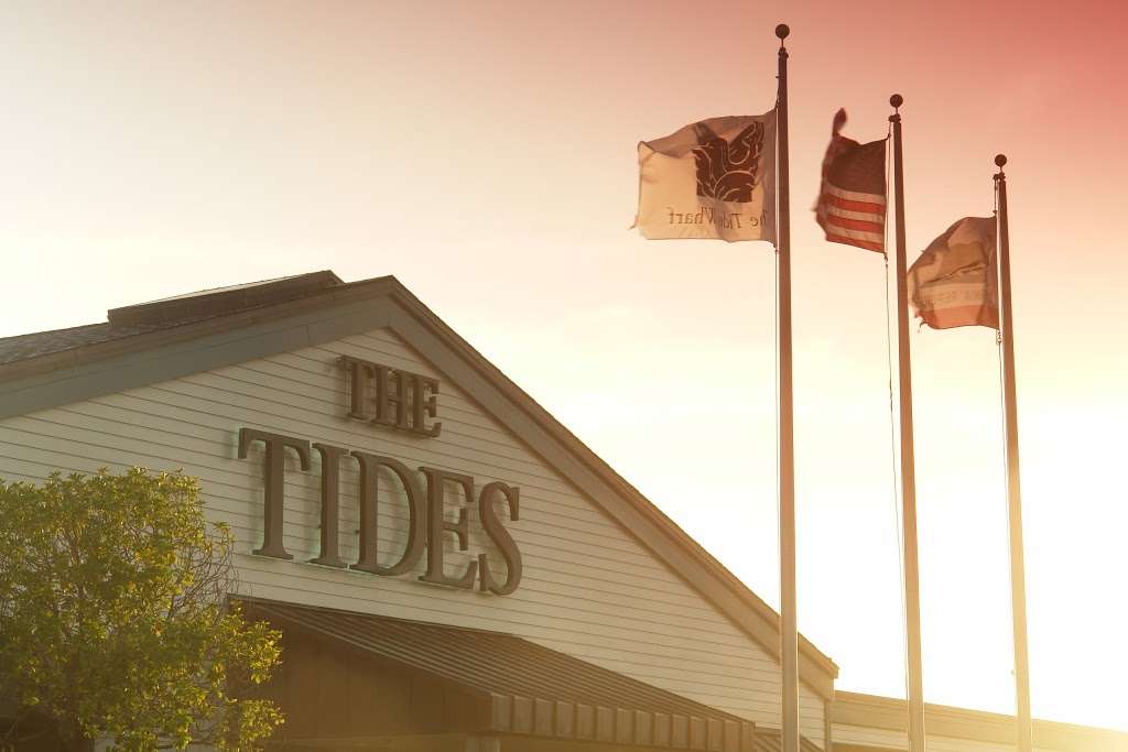 The Tides Wharf & Restaurant | 835 Bay Hwy, Bodega Bay, CA 94923, USA | Phone: (707) 875-3652