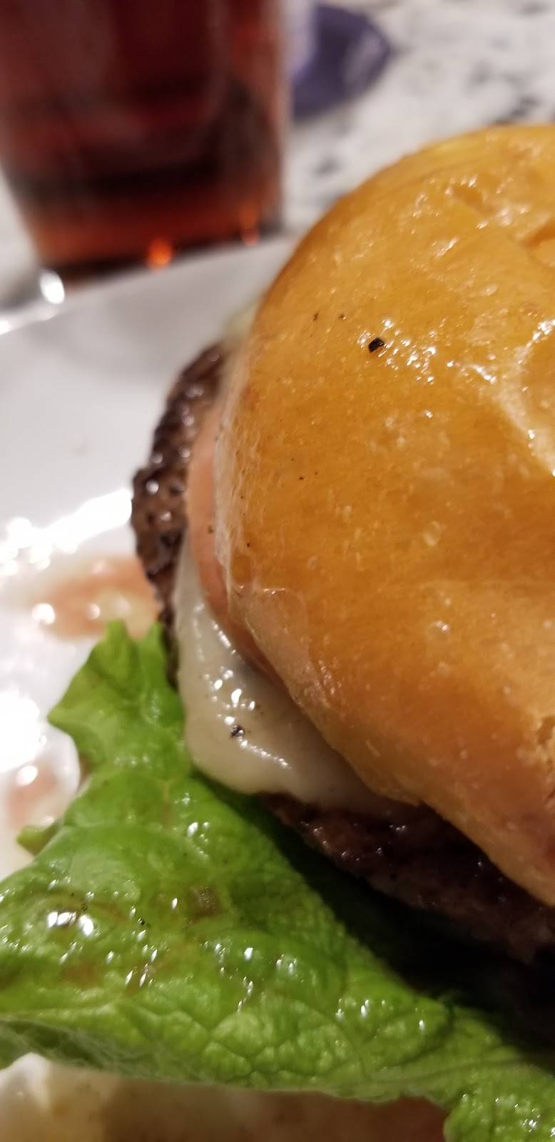 Town Hall Burger and Beer | 301 Mathews Dr, Holly Springs, NC 27540, USA | Phone: (919) 335-5388