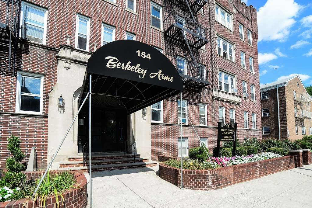 Berkeley Arms Apartment Homes | 154 Union Ave, Rutherford, NJ 07070, USA | Phone: (973) 679-4278