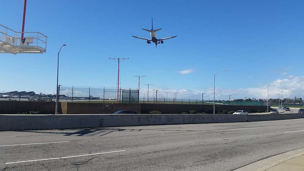 Airplane Landing View Point | W 92nd St, Los Angeles, CA 90045, USA