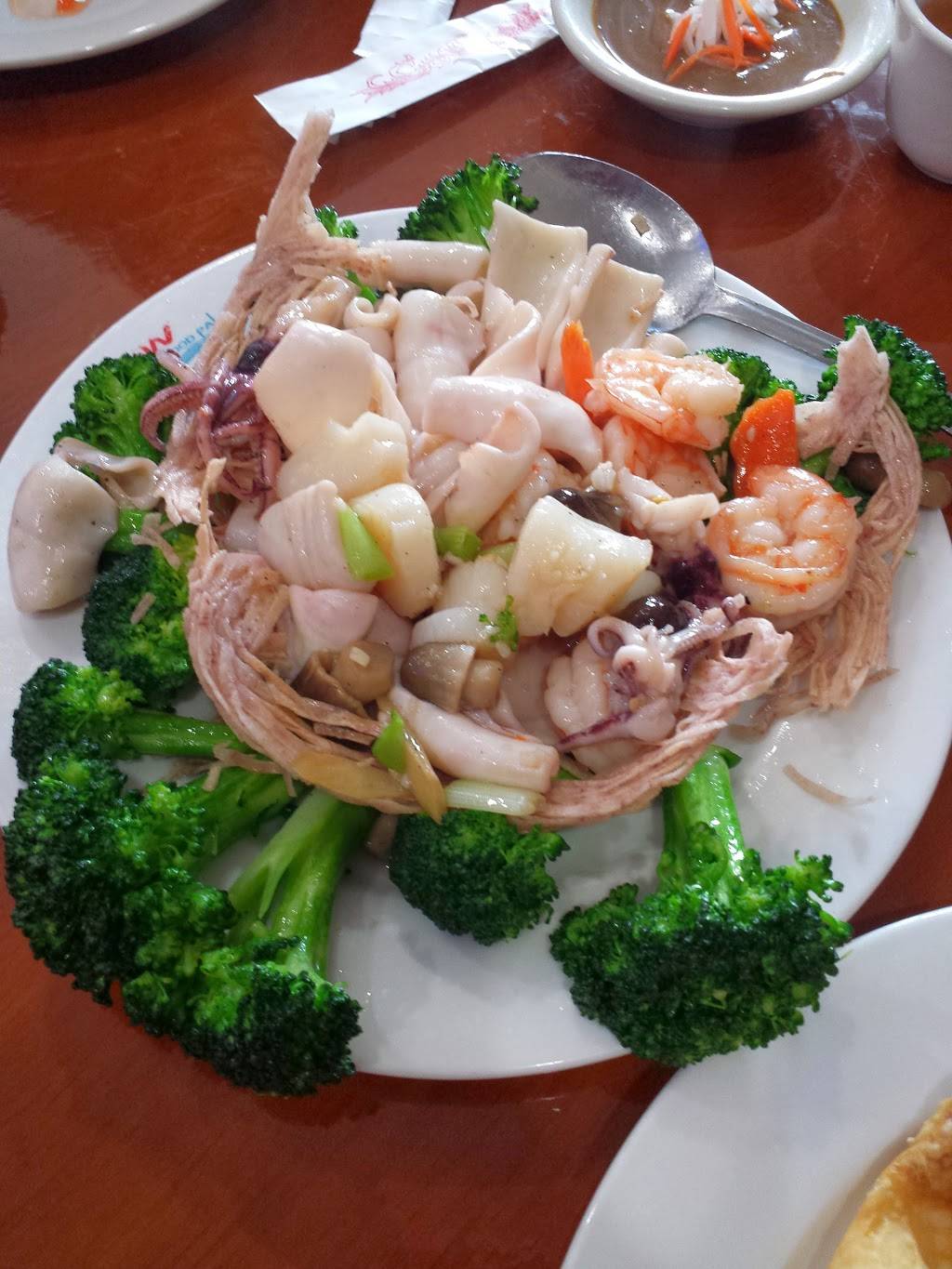 Saigon Seafood Restaurant | 270 Adams St, Dorchester, MA 02122, USA | Phone: (617) 265-1008