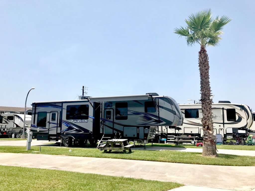 USA RV Resorts Marina Bay | 925 Marina Bay Dr, Kemah, TX 77565, USA | Phone: (281) 334-9944