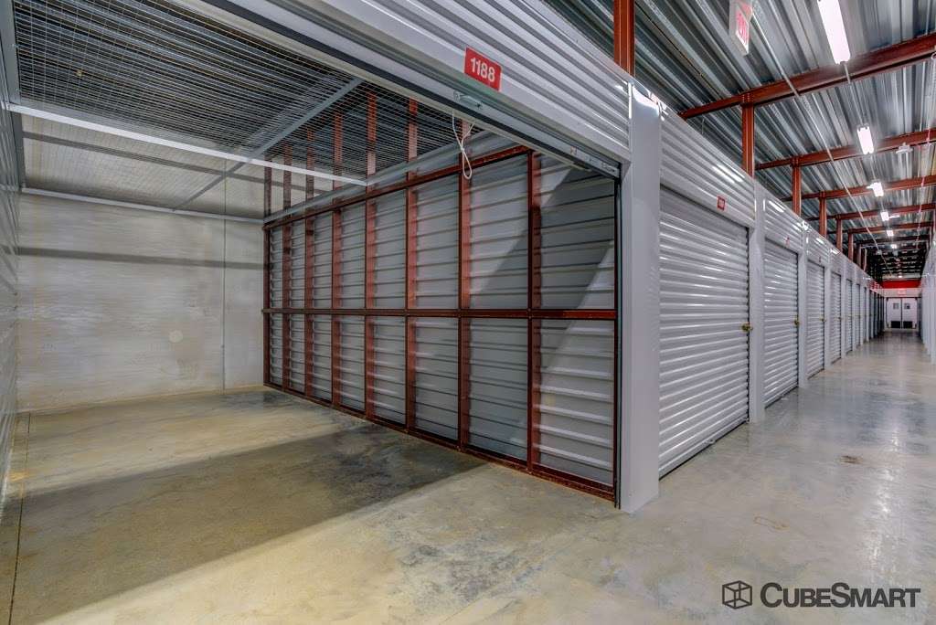 CubeSmart Self Storage | 1830 E Roosevelt Rd, Wheaton, IL 60187 | Phone: (630) 984-4266