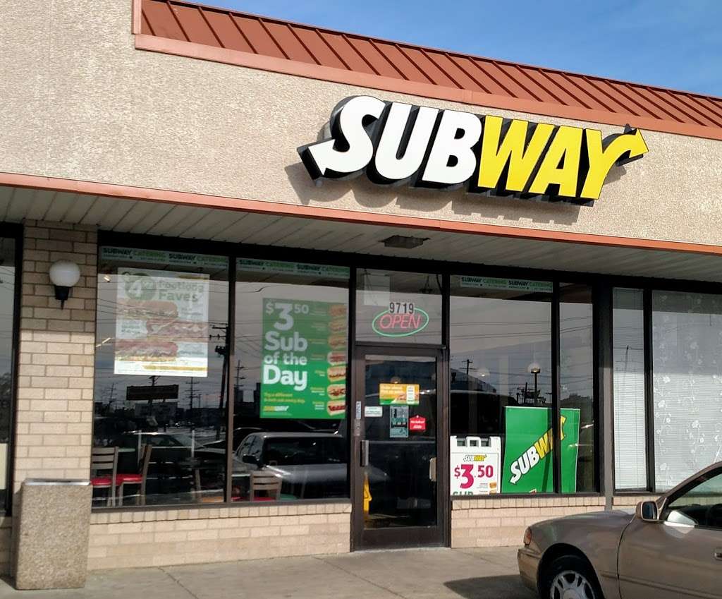 Subway Restaurants | 9719 N Milwaukee Ave, Glenview, IL 60025 | Phone: (847) 983-0794