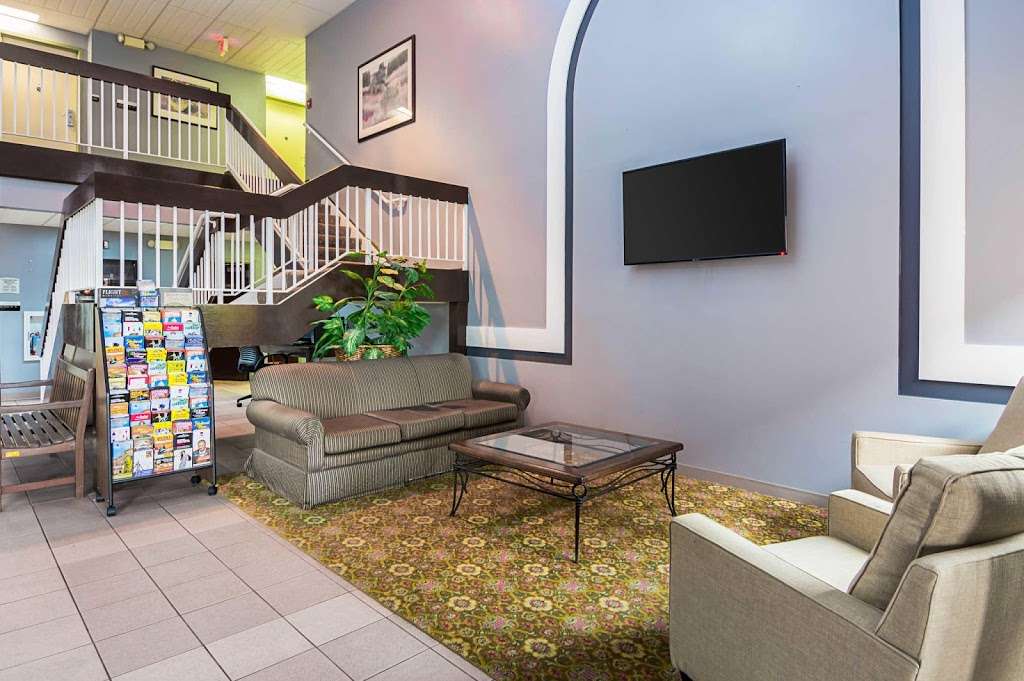 Quality Inn & Suites Kearneysville - Martinsburg | 1937 Short Rd, Kearneysville, WV 25430, USA | Phone: (304) 263-8888