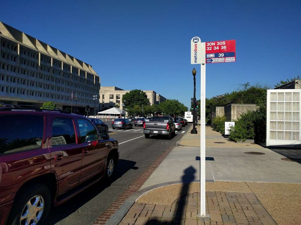 Independence Ave SW & Washington Ave SW | Washington, DC 20024