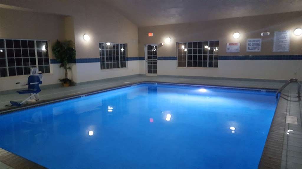 Quality Inn & Suites | 2921 OLeary Ln, East Troy, WI 53120 | Phone: (262) 642-2100