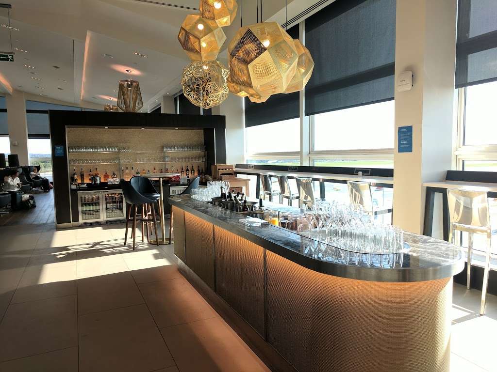 BA Club Lounge Gatwick | 108 Perimeter Rd E, Horley, Gatwick RH6 0NW, UK