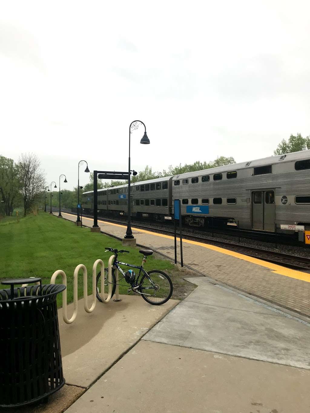 Vernon Hills Metra Station | 75 East US-45, Vernon Hills, IL 60061 | Phone: (847) 367-3700