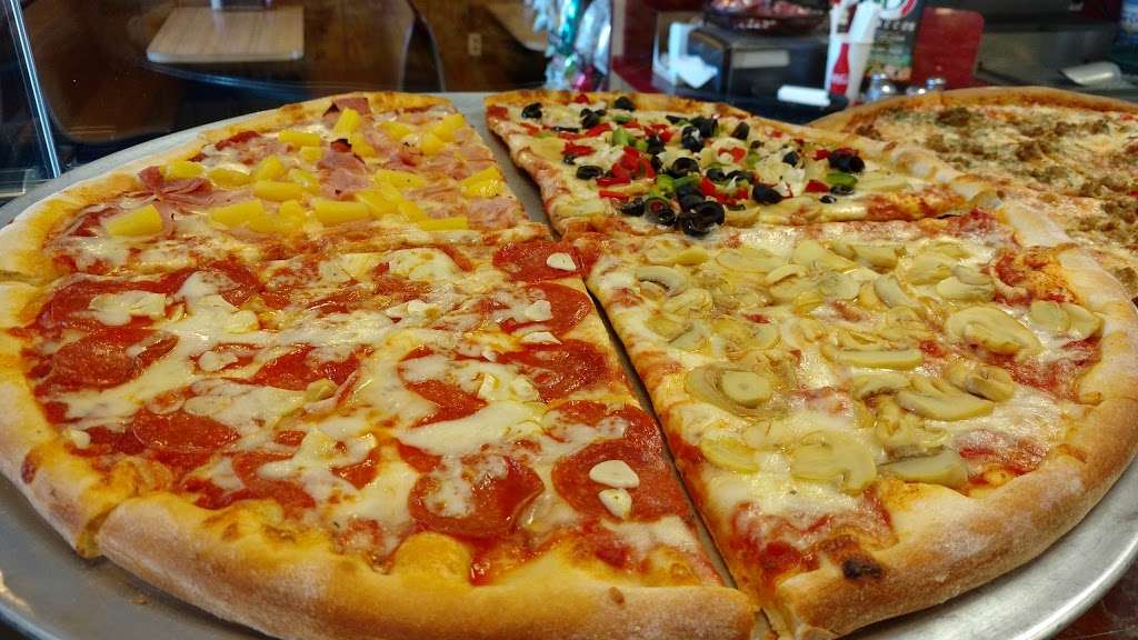 Braccos Pizza | 7596A Beth, Bath Pike, Bath, PA 18014 | Phone: (484) 281-3625