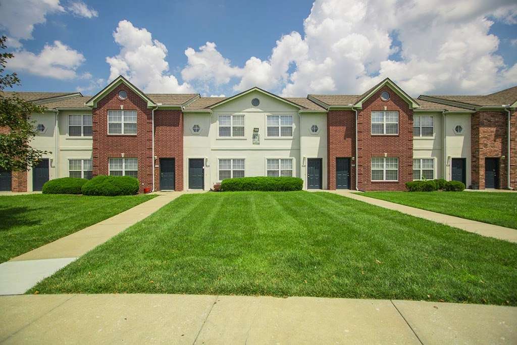 Crossroads of Lees Summit Apartments | 2200 NE Town Centre Blvd, Lees Summit, MO 64064 | Phone: (816) 844-6225