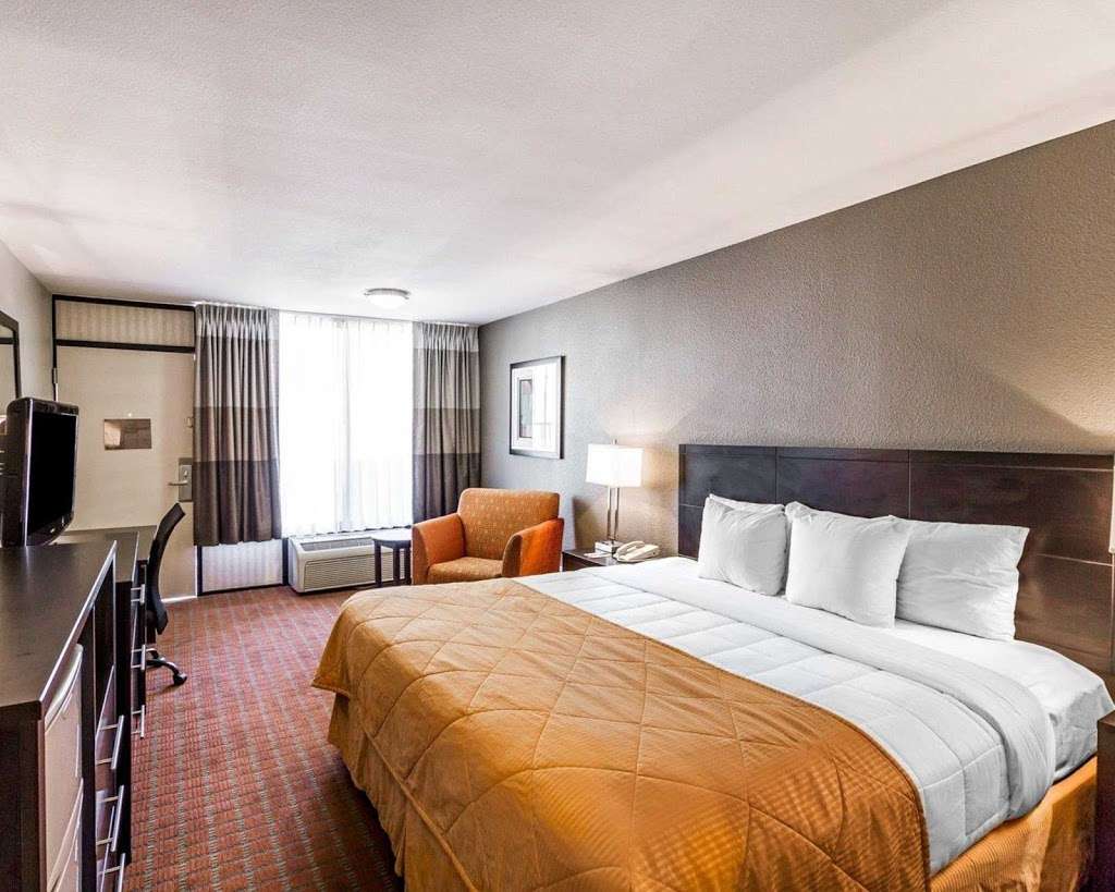 Quality Inn Phoenix Airport | 5121 E La Puente Ave, Phoenix, AZ 85044, USA | Phone: (480) 893-3900