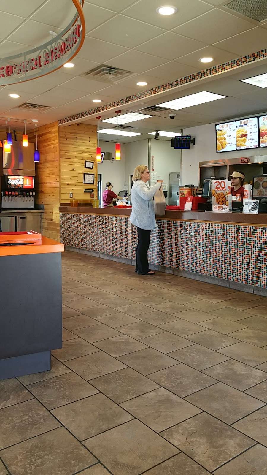 Popeyes Louisiana Kitchen | 329 N Main St, Lansing, KS 66043, USA | Phone: (913) 351-3333