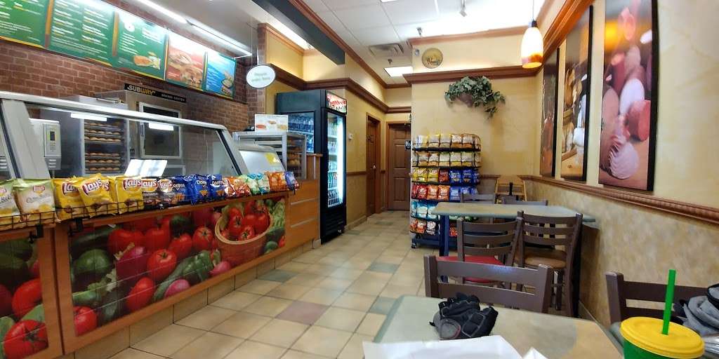 Subway Restaurants | 1008 Weiland Rd, Buffalo Grove, IL 60089, USA | Phone: (847) 777-1101