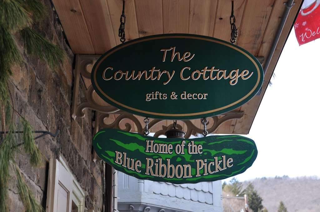 Country Cottage | 37 Race St, Jim Thorpe, PA 18229, USA | Phone: (570) 325-3836