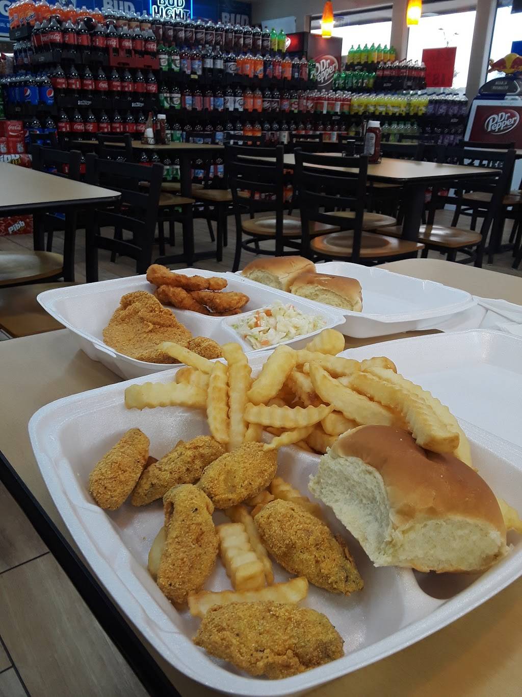 Lisas Chicken | 1401 E Pioneer Pkwy, Arlington, TX 76010, USA | Phone: (817) 860-0012