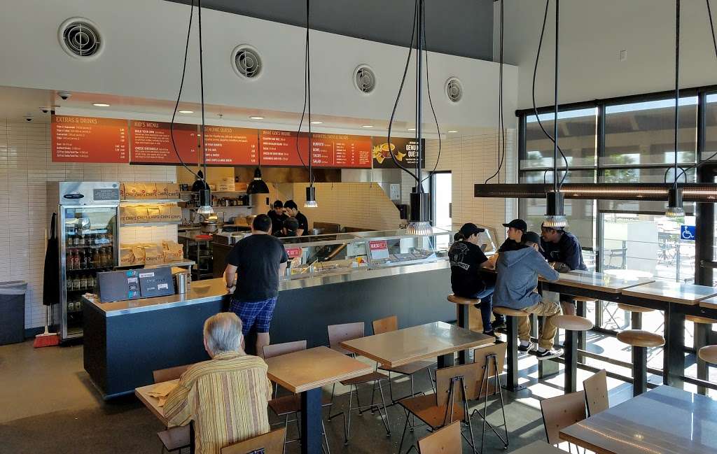 Chipotle Mexican Grill | 959 E Spring St, Signal Hill, CA 90755, USA | Phone: (562) 206-7199