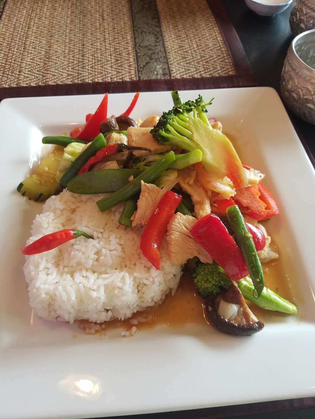 Julies Thai Kitchen | 138 Main St, Lyons, CO 80540 | Phone: (303) 823-2327