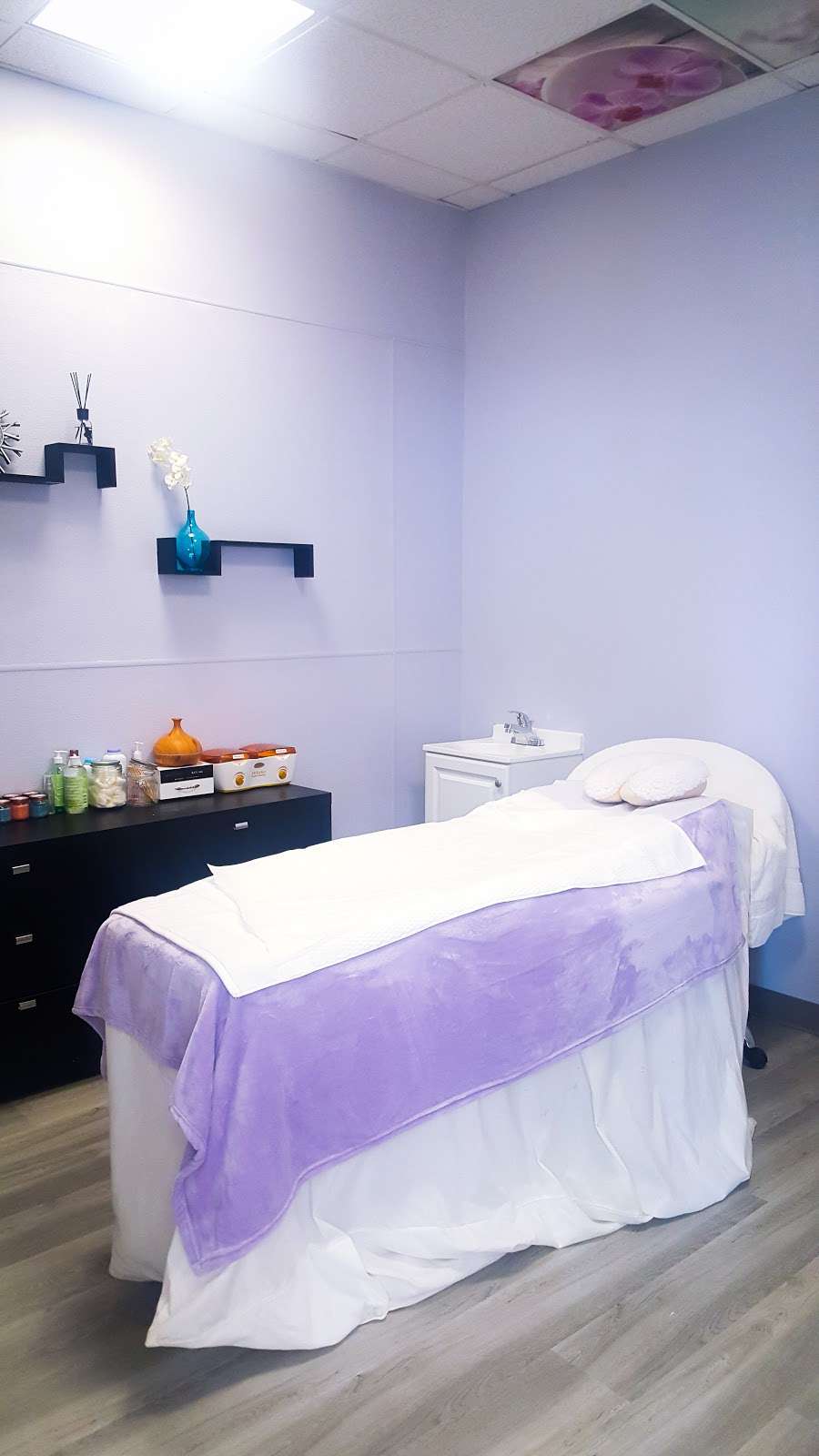 Flawless Nail Lounge & Spa | 138 Bridge St, Weymouth, MA 02191, USA | Phone: (781) 812-0858