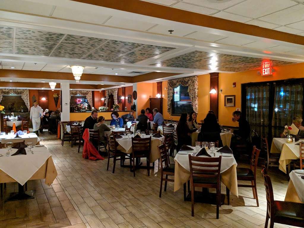 LA CASA VICINA | 1015 Little Britain Rd, New Windsor, NY 12553, USA | Phone: (845) 567-1890