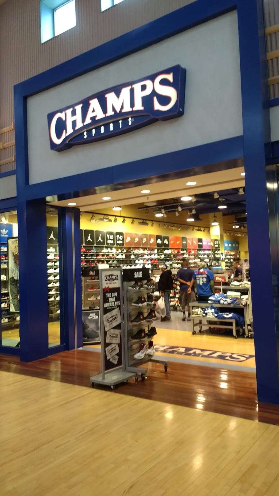 Champs Sports | 6170 Grand Ave Suite 643, Gurnee, IL 60031, USA | Phone: (847) 855-0273