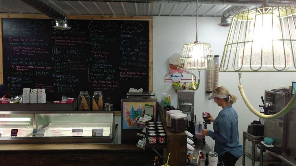 Flossiemae’s Ice Cream & Coffee | 91 N Maple St, Pittsboro, IN 46167, USA | Phone: (317) 892-0431