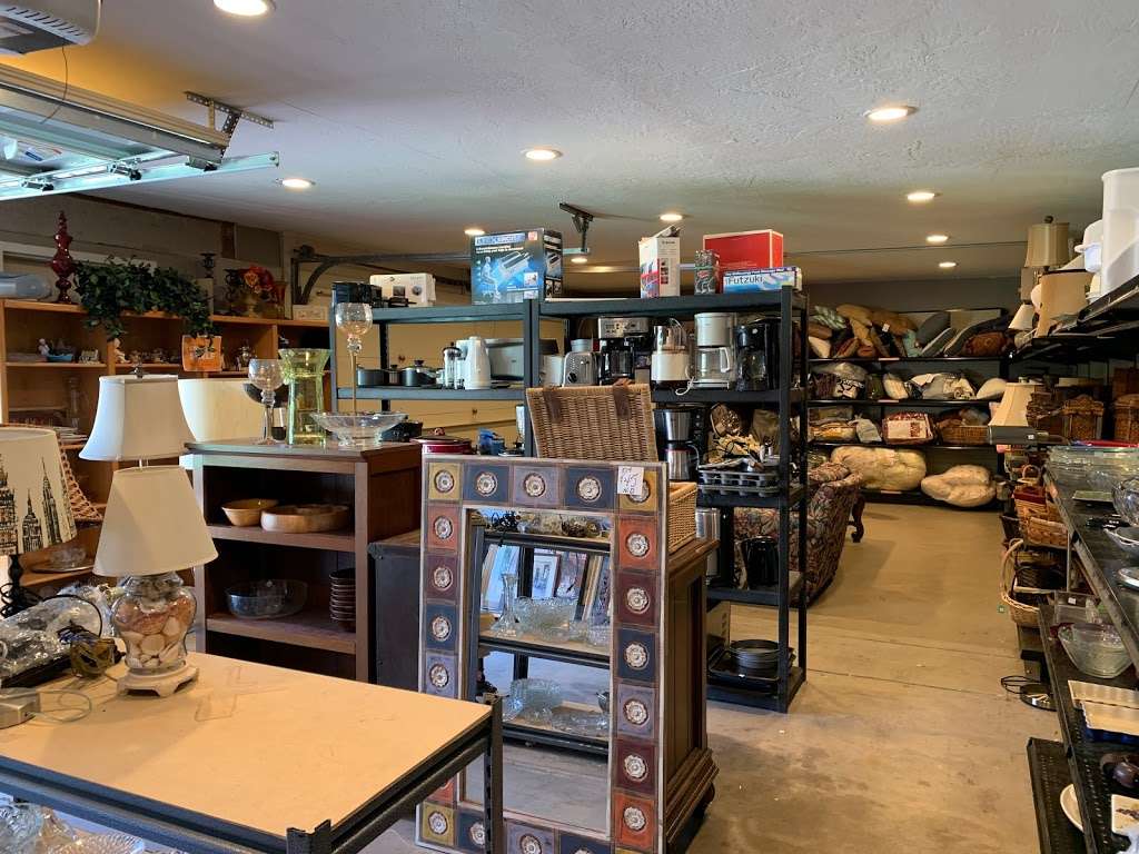 Foothills Animal Rescue Resale Boutique | 23030 N Pima Rd, Scottsdale, AZ 85255 | Phone: (480) 585-5777