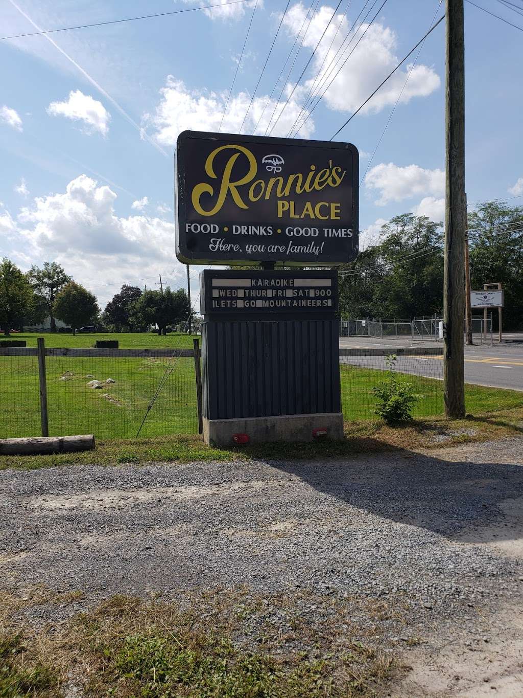 Ronnies Place | 7113 Winchester Ave, Inwood, WV 25428 | Phone: (304) 821-4087