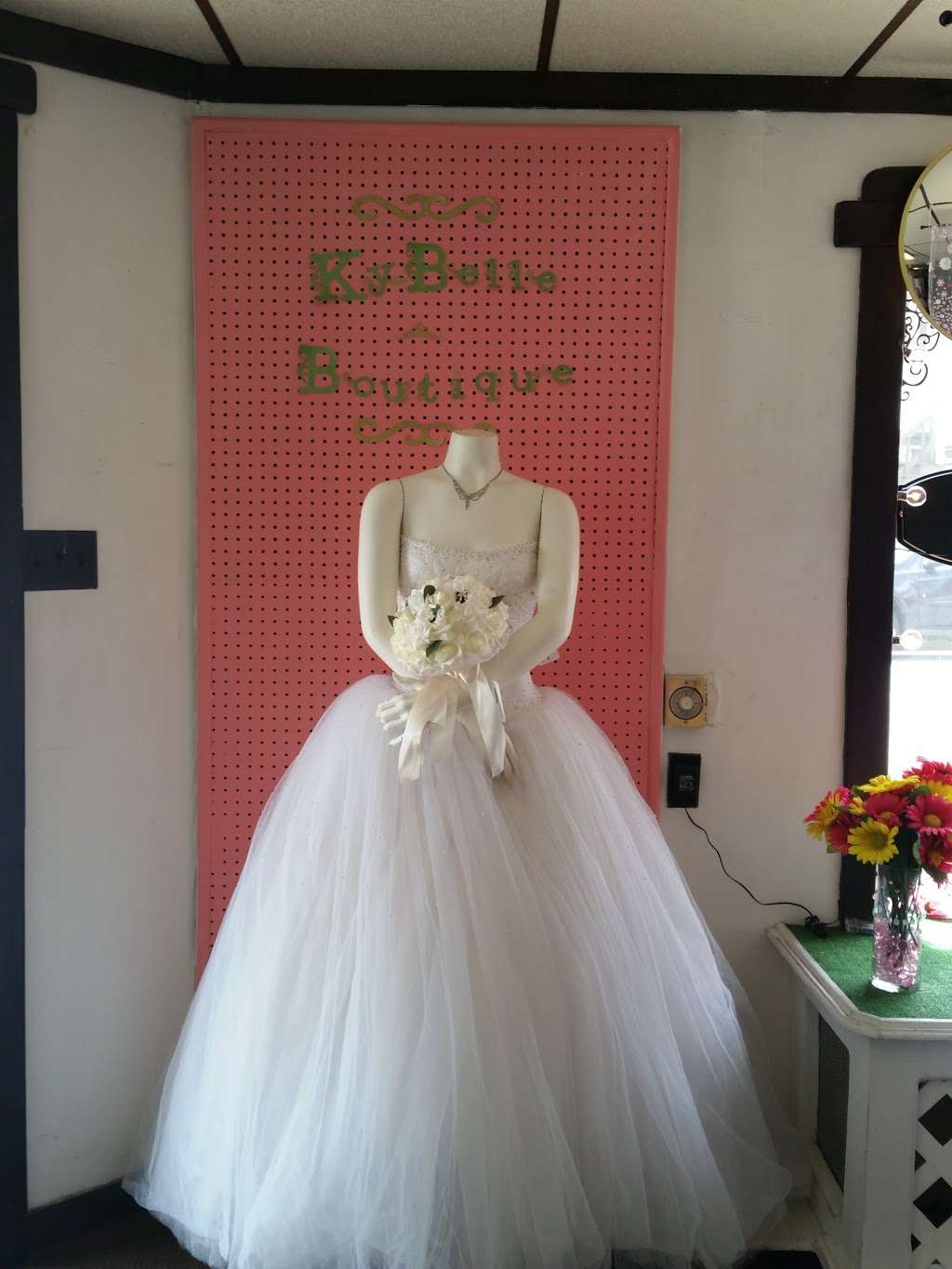 Ky-Belle Boutique Formal/Bridal Wear Consignment | 334 E Catawissa St, Nesquehoning, PA 18240, USA | Phone: (570) 273-5550
