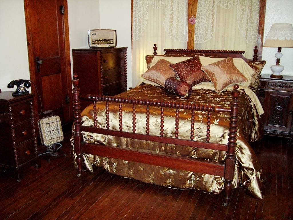 Allas Historical Bed and Breakfast, Spa and Cabana | 415 Hustead St, Duncanville, TX 75116, USA | Phone: (972) 697-6067